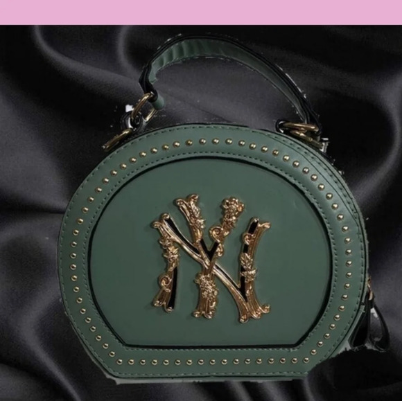 NY Handbag ** - Picture 2 of 4